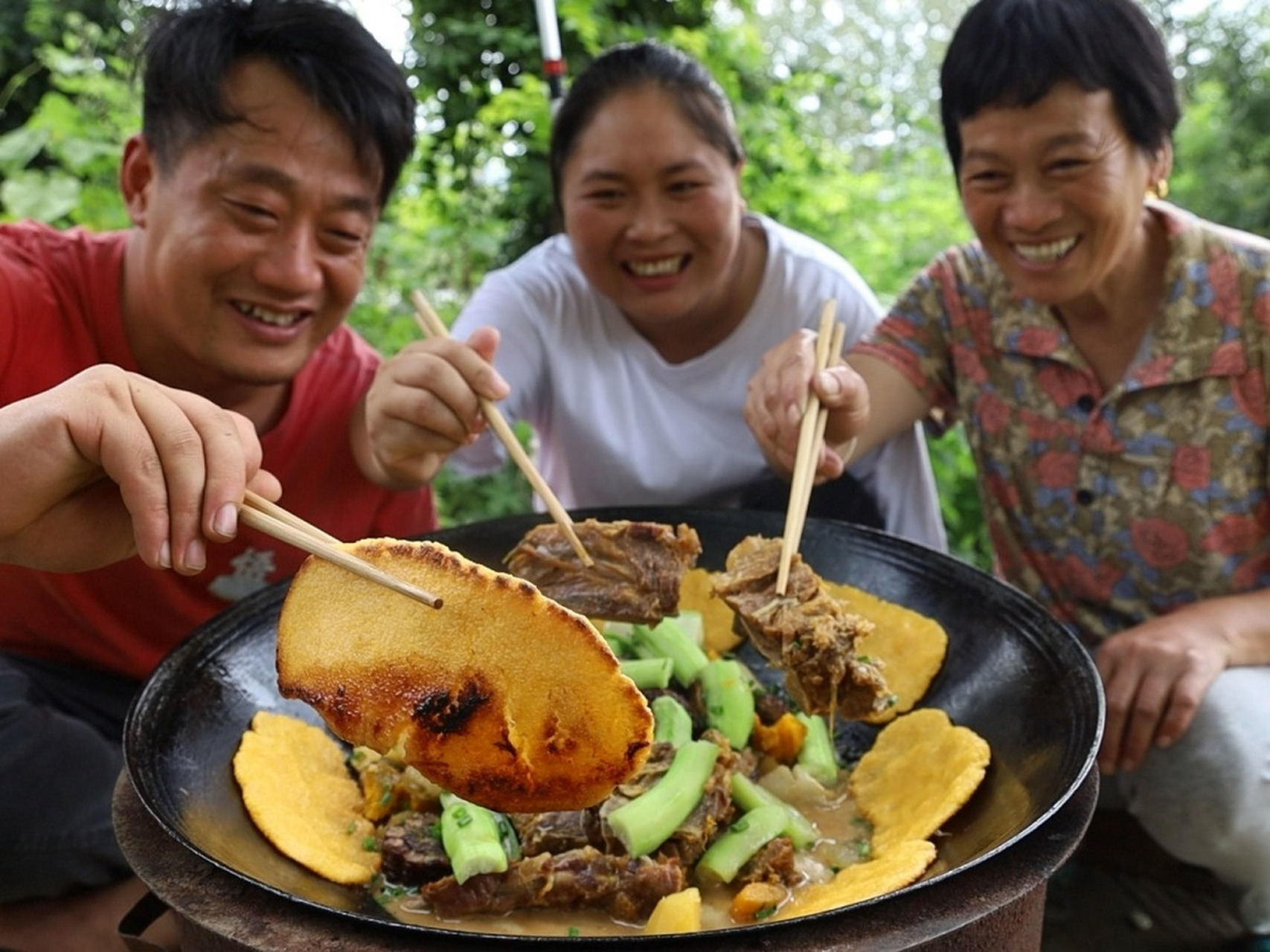 胖妹做农家菜,东北一锅出,有肉有菜还有汤,馋的大洋泪汪汪
