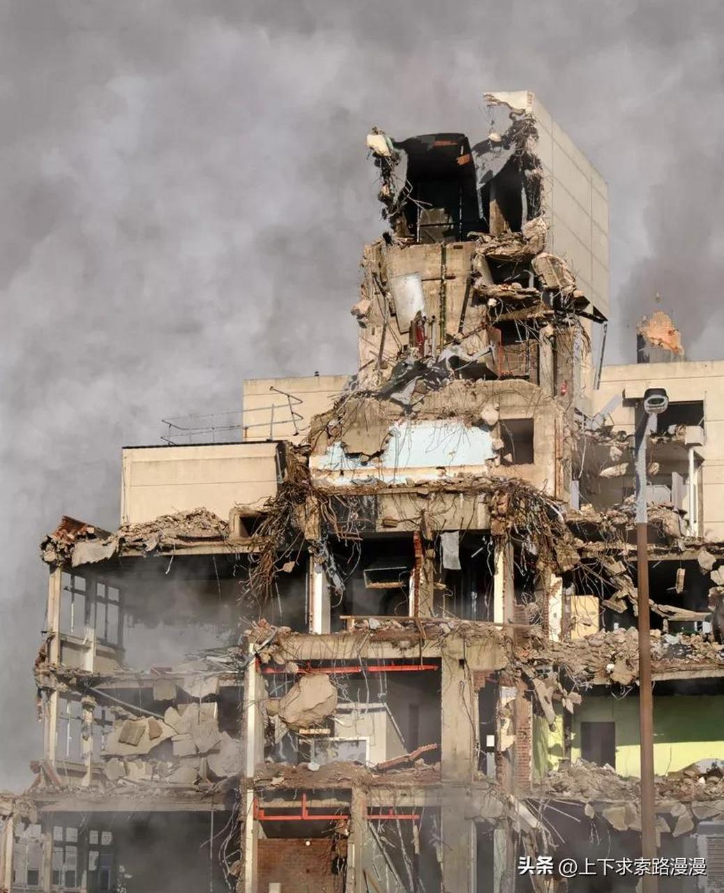 泰安宁阳,今天凌晨2点半左右被床铺震动晃醒,接着听到桌子上的杯子