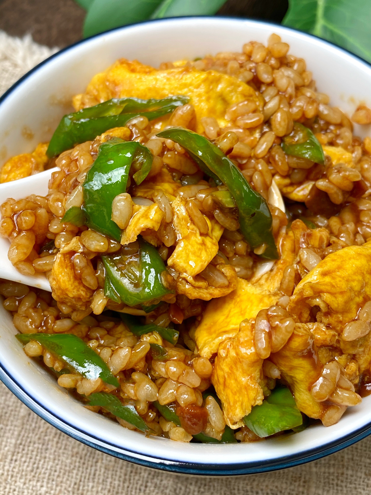 97酱汁浓郁的尖椒鸡蛋烩饭也太香了吧!