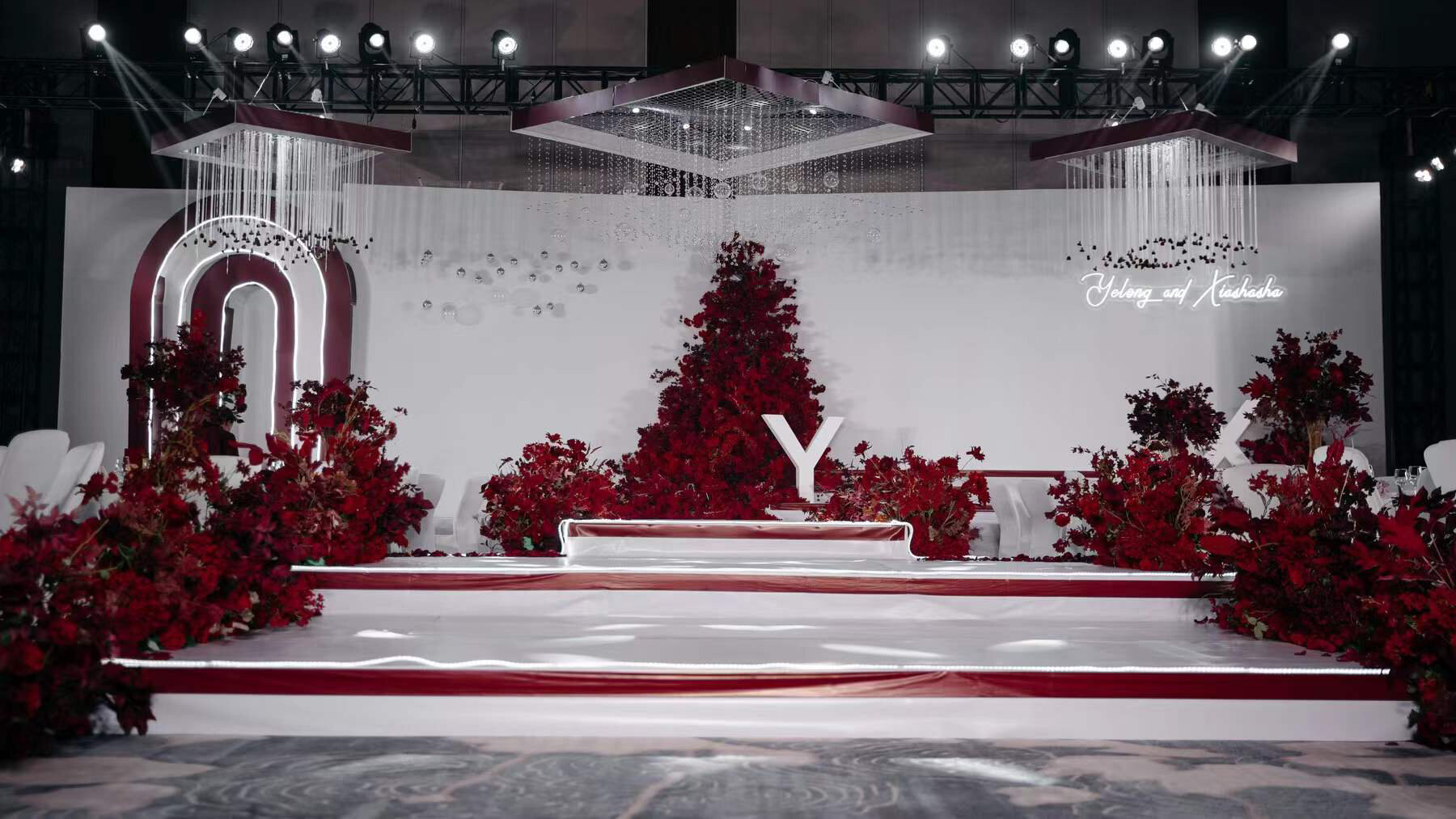 西安浐灞华海酒店宴会厅超级棒的宴会厅 红白色秀场风真的被夸到词儿
