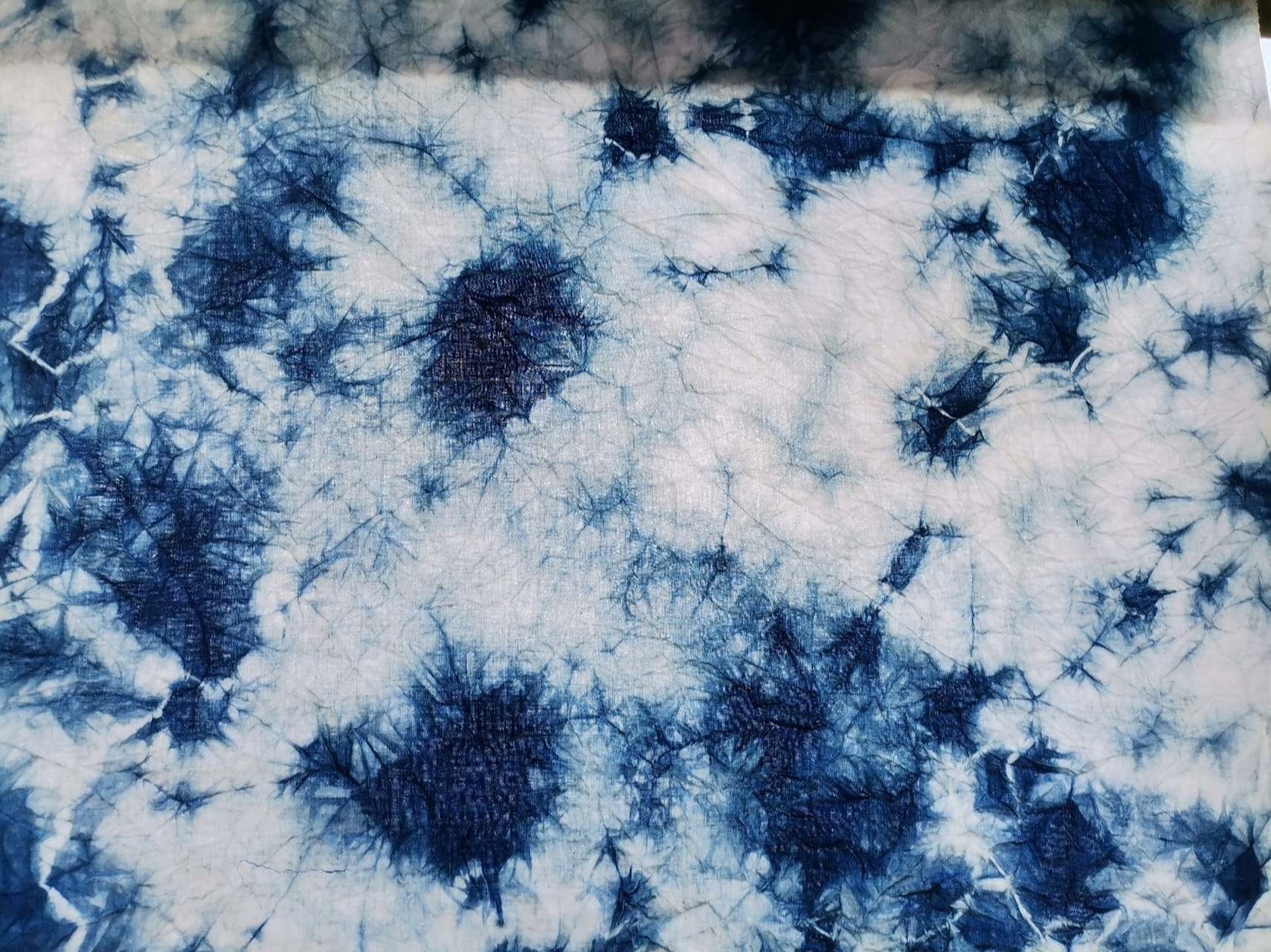 植物染——云染 #植物染 ——云染 云染是扎染的一种,之所以叫云染,是