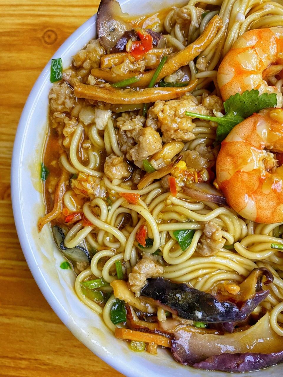 90点了2碗15r的海鲜捞面 鲜虾 生蚝 鱿鱼 干鱿鱼丝