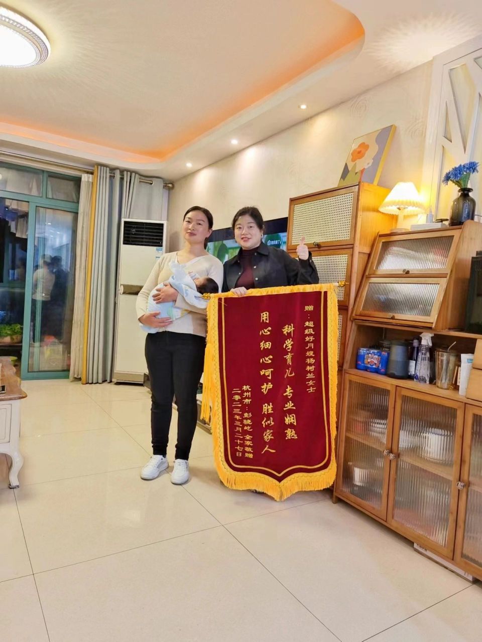 优秀月嫂得到客户的锦旗 优秀月嫂得到客户的锦旗,感谢客户对阿姨的