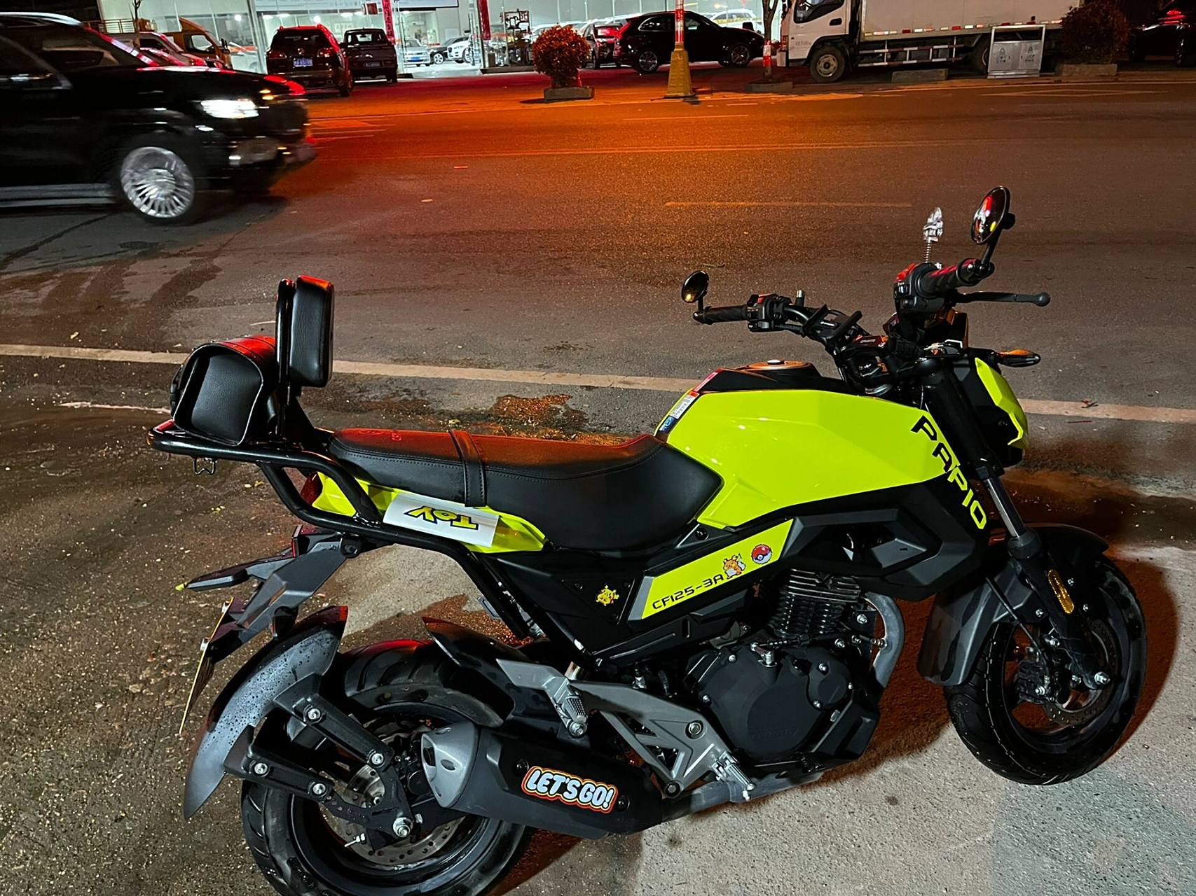 出春风狒狒st 22年四月上牌5888出 加了usb后尾架手机支架上手就可以