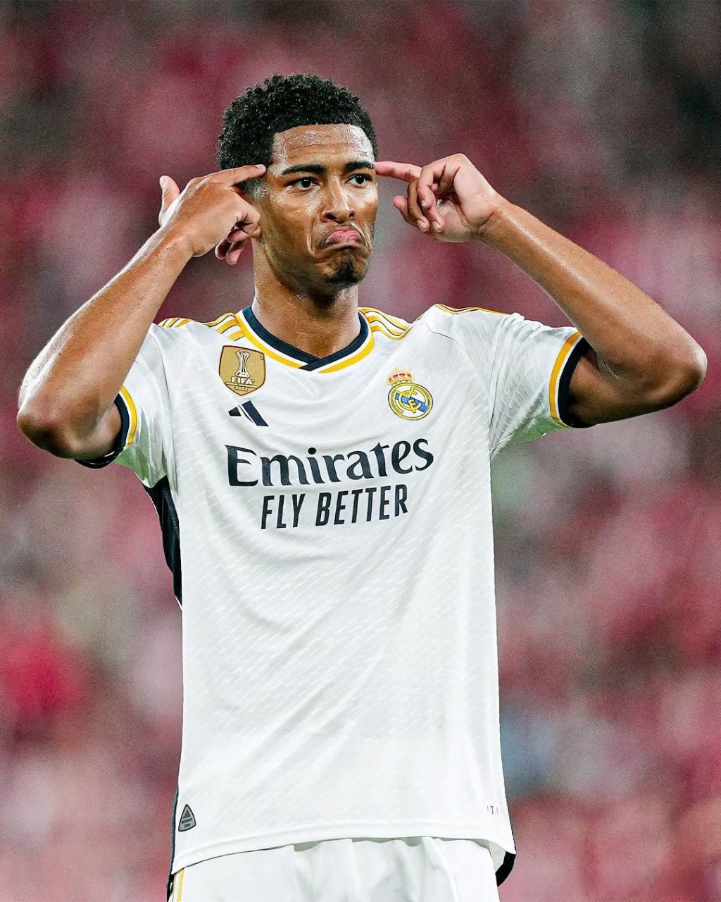 起晚了,好像看到皇马5号齐达内长头发了[跪了][跪了][跪了]