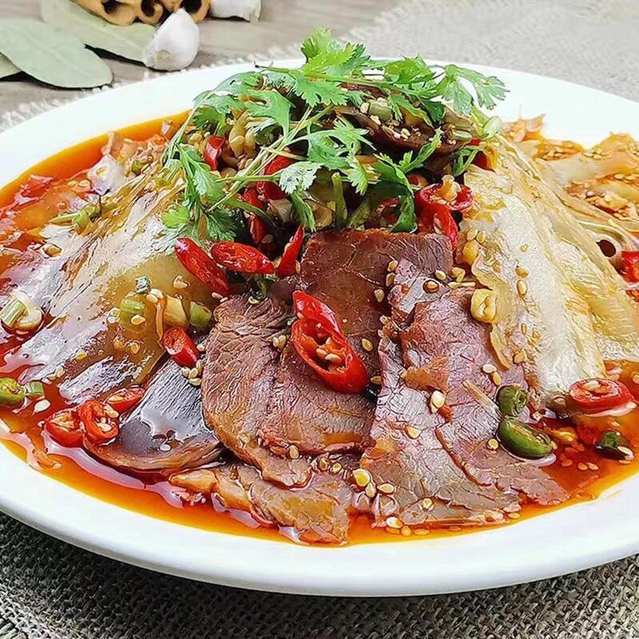 夫妻肺片 夫妻肺片是四川省成都市的一道传统名菜,属于川菜系.