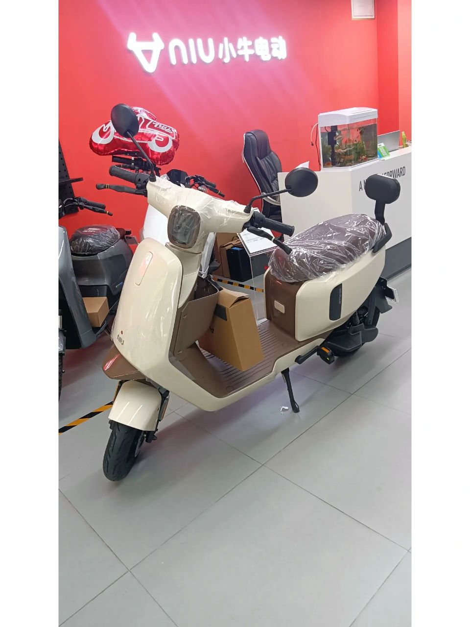 小牛电动车b2 小牛b2颜色齐全 可以装分体后座和一体座垫.