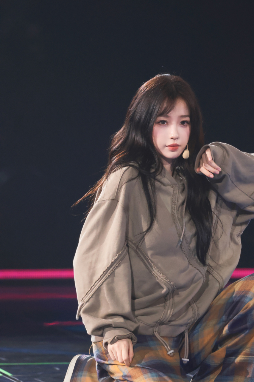 上流爱豆给你说早安#  #虞书欣演唱会粉丝灯光秀应援#   the9演唱会