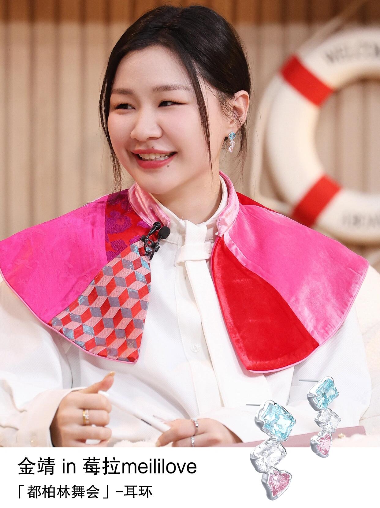 有没有人觉得金靖笑起来的样子,还挺可爱的