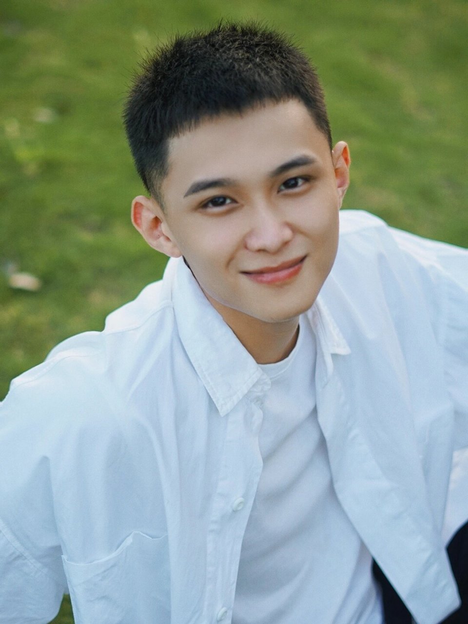 岁少年 夏天来啦91阳光男生必备白衬衫总得安排上了 这组照片是和