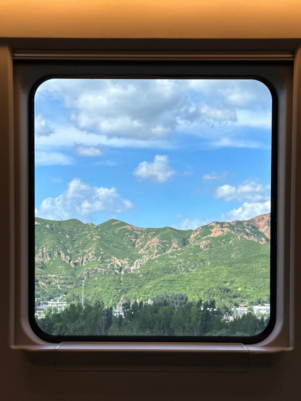 高铁风景图片窗外真实图片