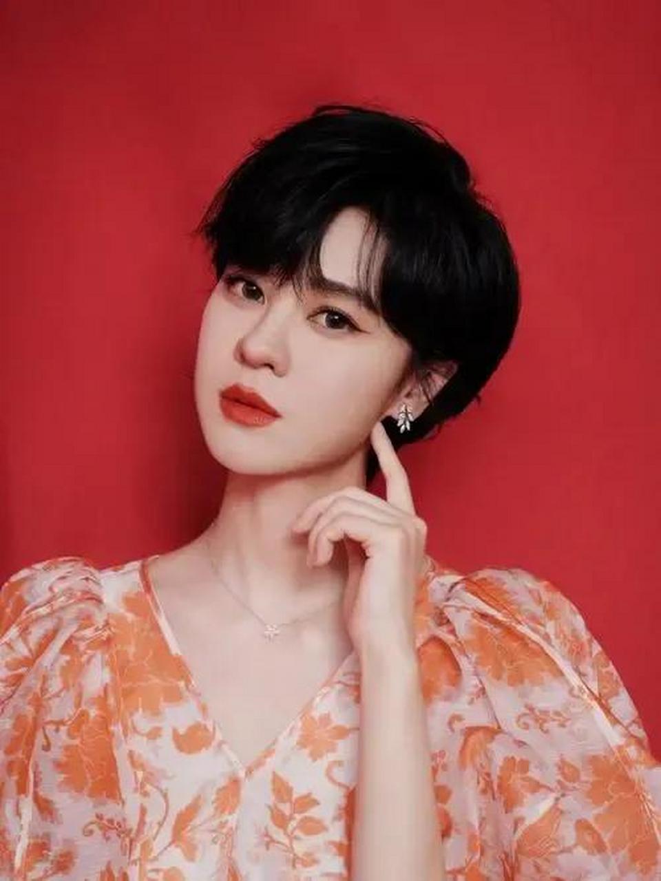 张碧晨,郁可唯,张靓颖,邓紫棋都是中国内地备受瞩目的女歌手,她迷以