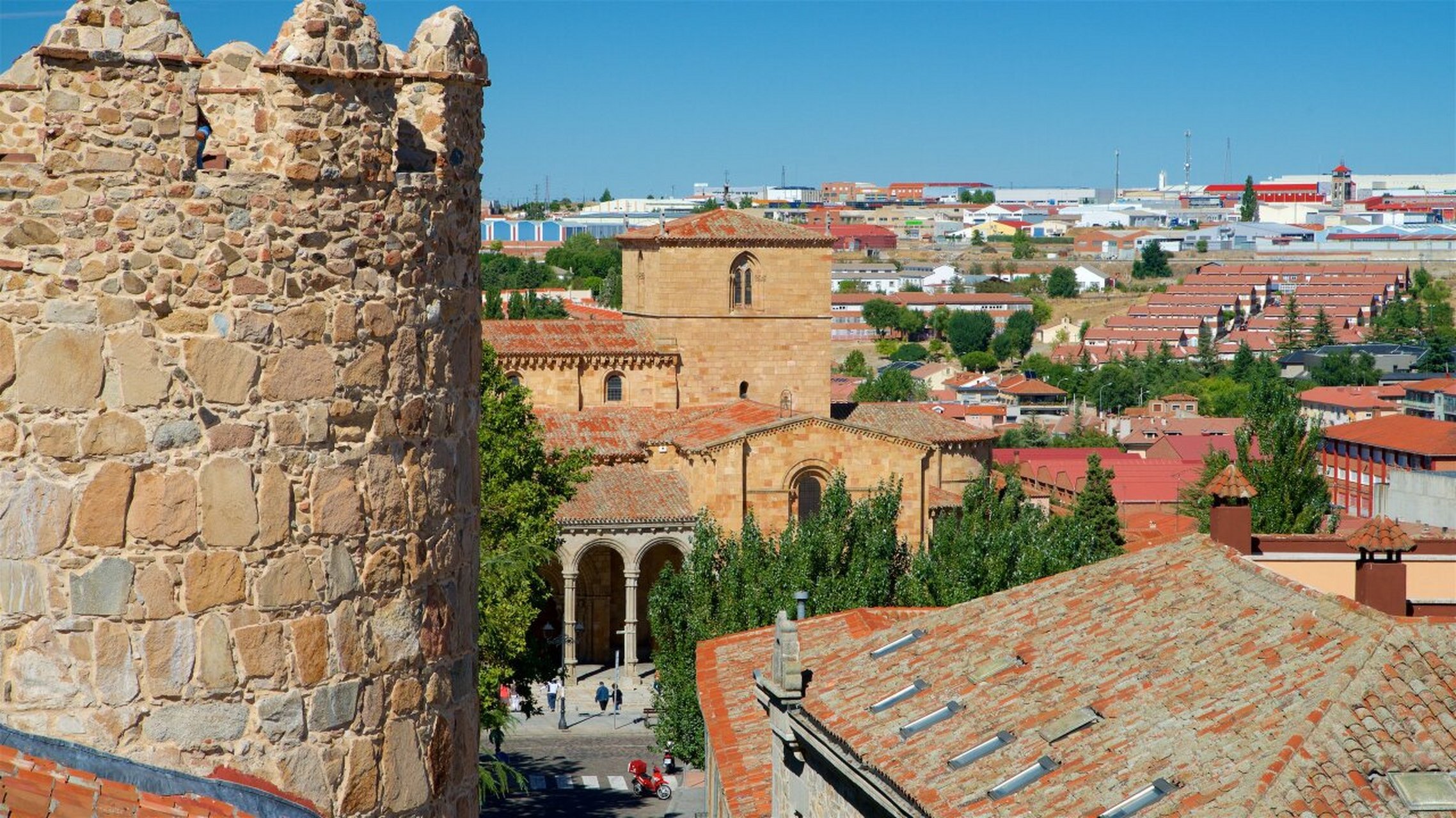 中世纪卡斯蒂利亚古城——阿维拉 阿维拉( 09vila )是一座隐匿于