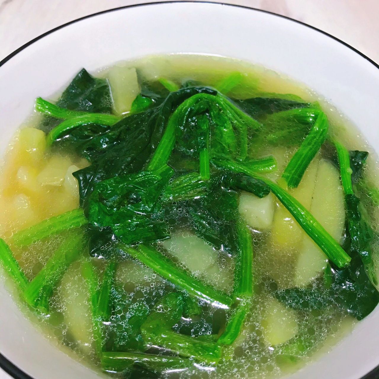 95原材料: 菠菜 土豆 92步骤: 16615,土豆去皮切条备用 2