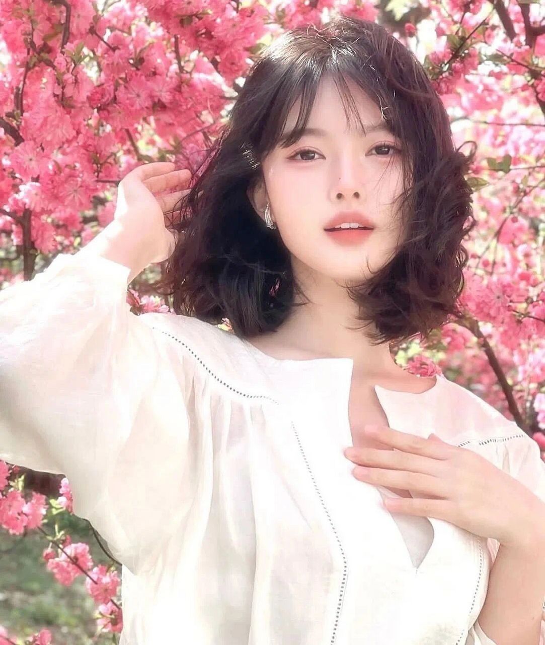 染发  辛芷蕾发型更加讲究高层次感,更加随意而泠冽,而初恋头的高部