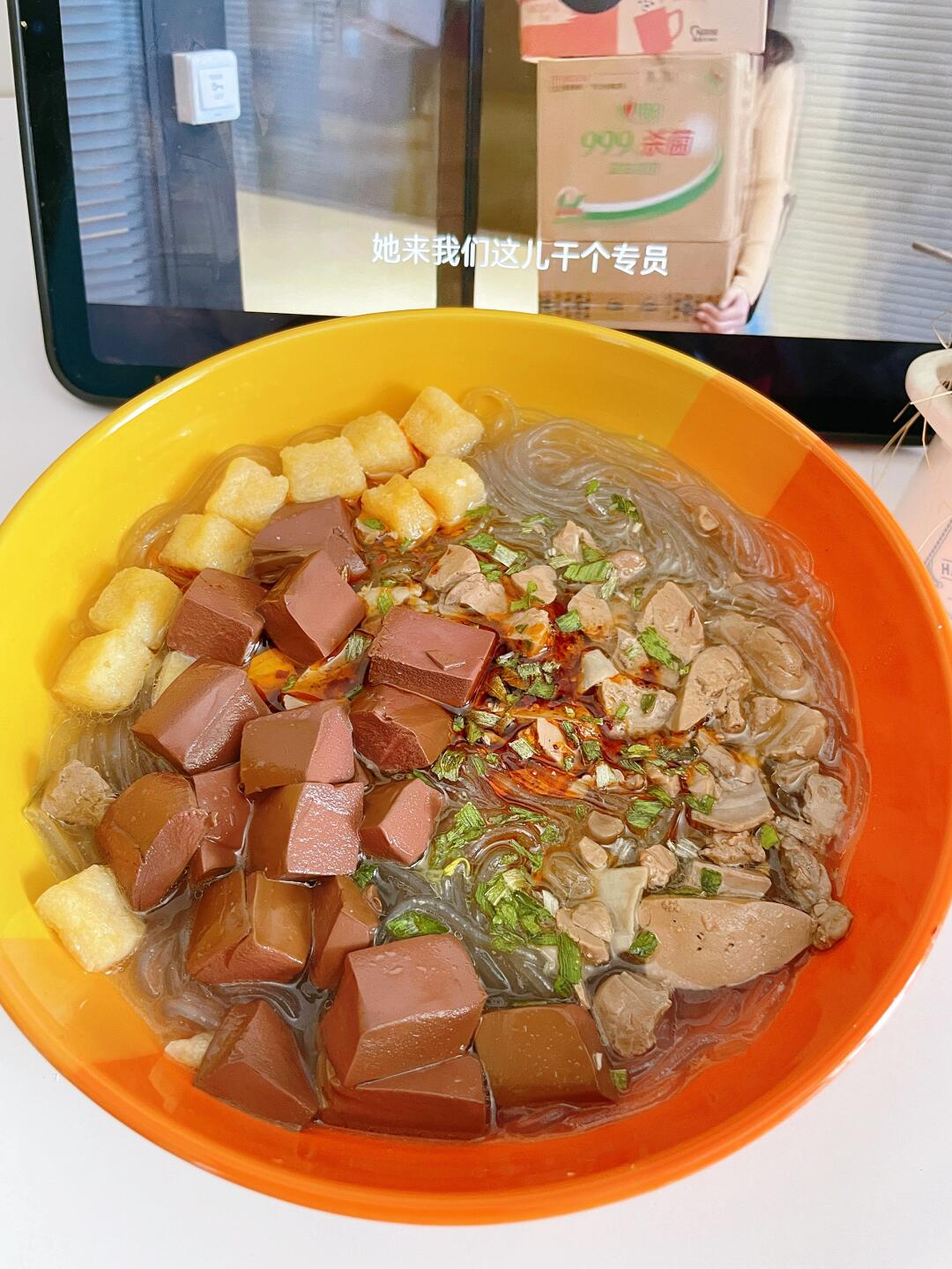 挖到了巨好吃的鸭血粉丝! wk!