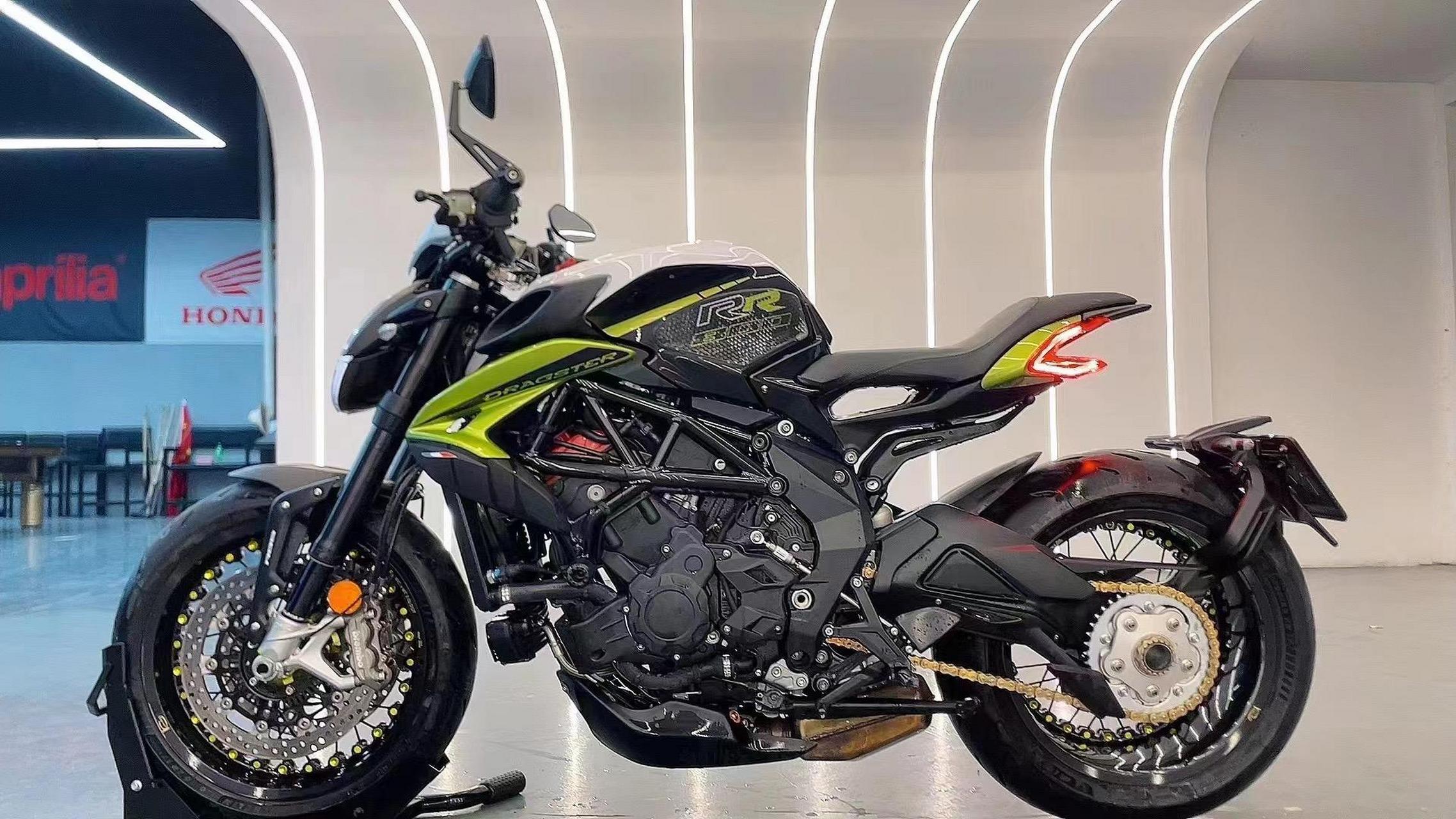 mv奥古斯塔d800rr02白菜价02当初30多万的车如今跌落神坛0202