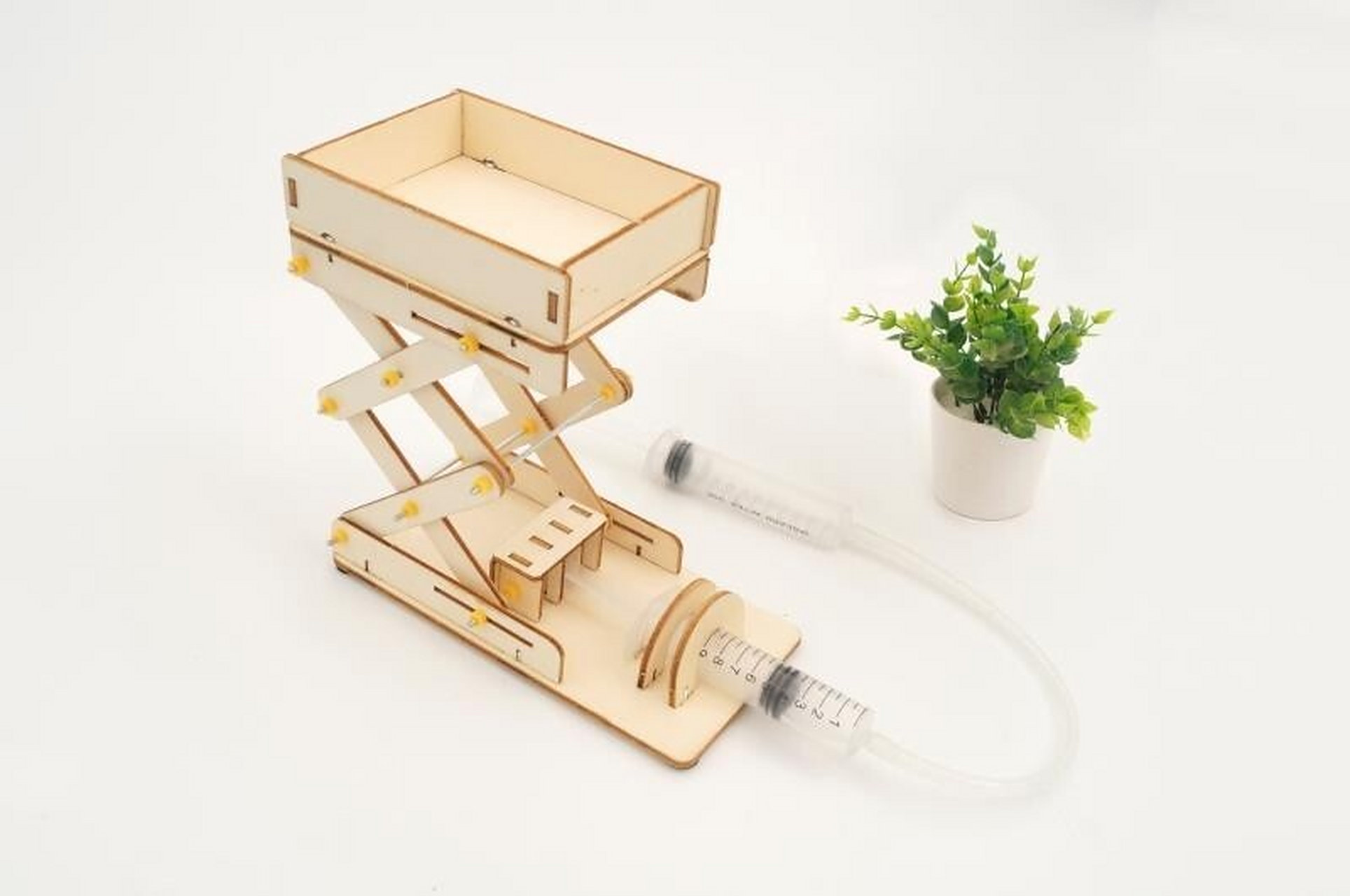 科技小制作,学生手工diy液压升降台 液压升降台是由底座,注射器,连通