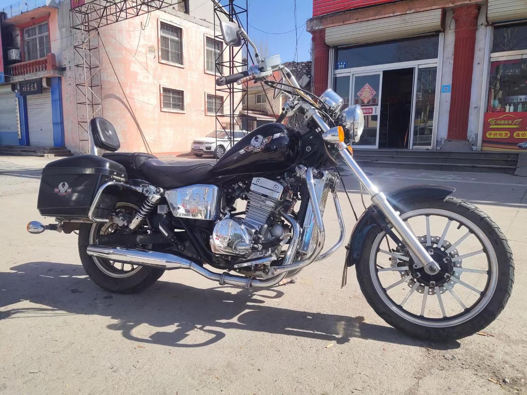 14年大地鹰王250车况精品原版,价格不高小几千块钱,喜欢的速度.