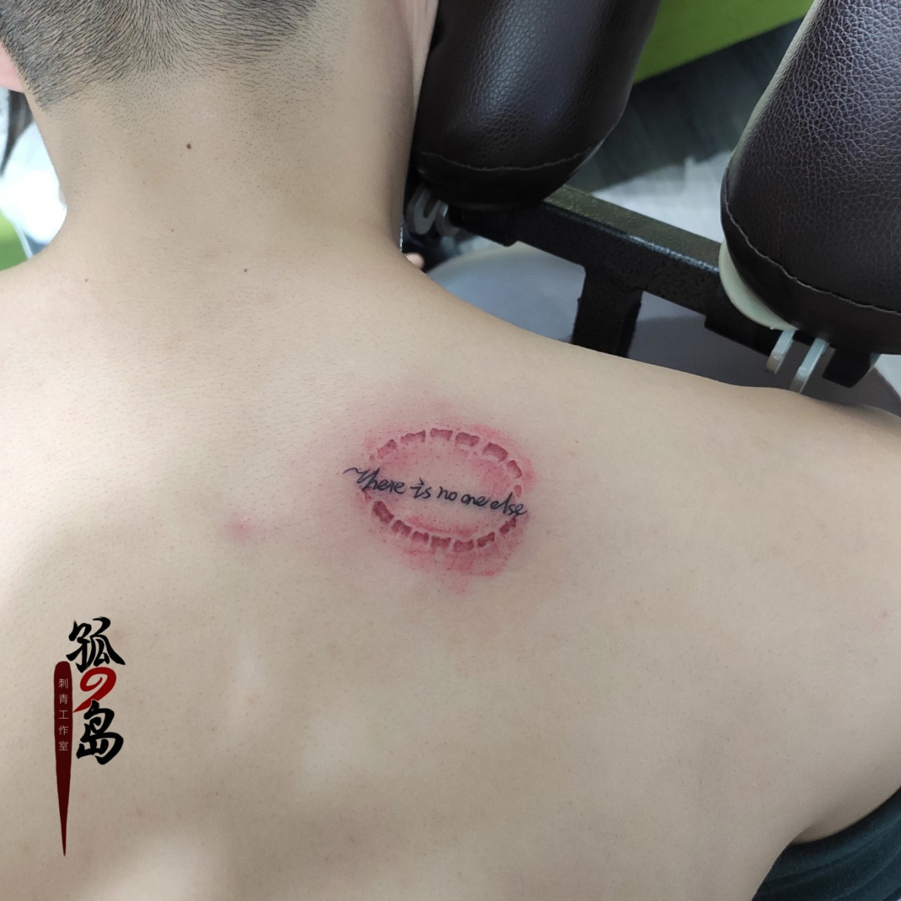 咬痕纹身一对 客人挺有想法,感觉挺有意思.