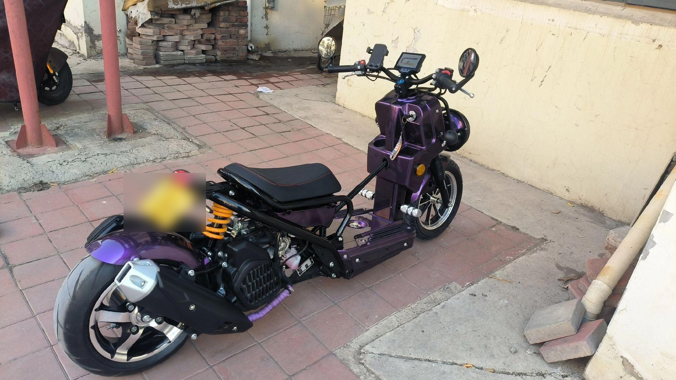 首款合法低趴踏板摩托车.颢晨出品.发动机是隆鑫150水冷.