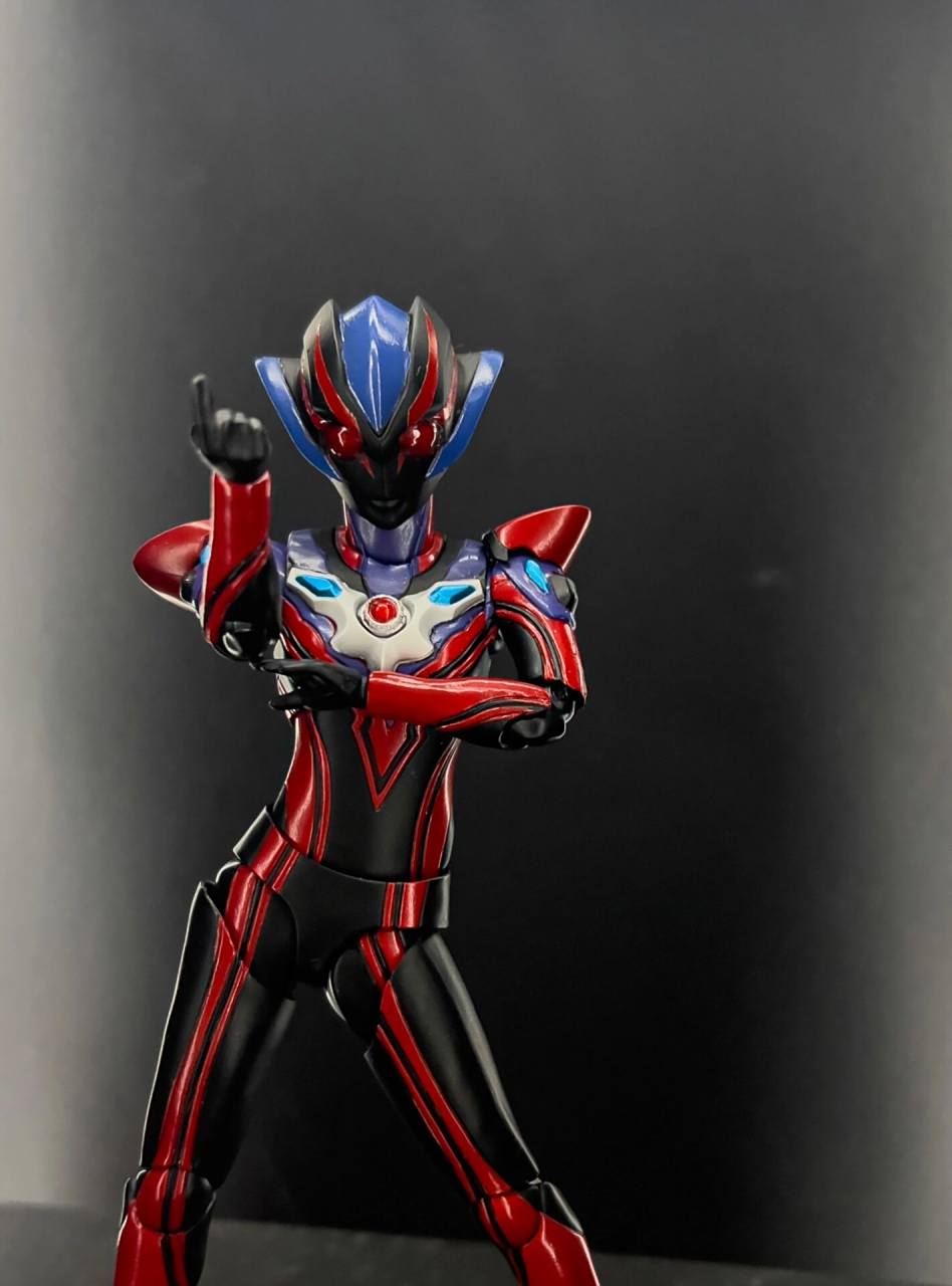 shf黑暗格丽乔奥特曼恶堕哈啤妹 配色上,紫色分为头雕藏蓝和躯干