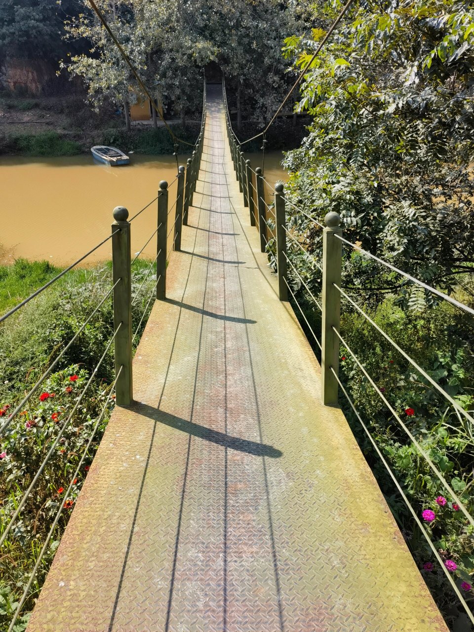 宜良-马蹄湾 宜良不仅有烤鸭还有悠闲的马蹄湾,可以遛狗,可以烧烤