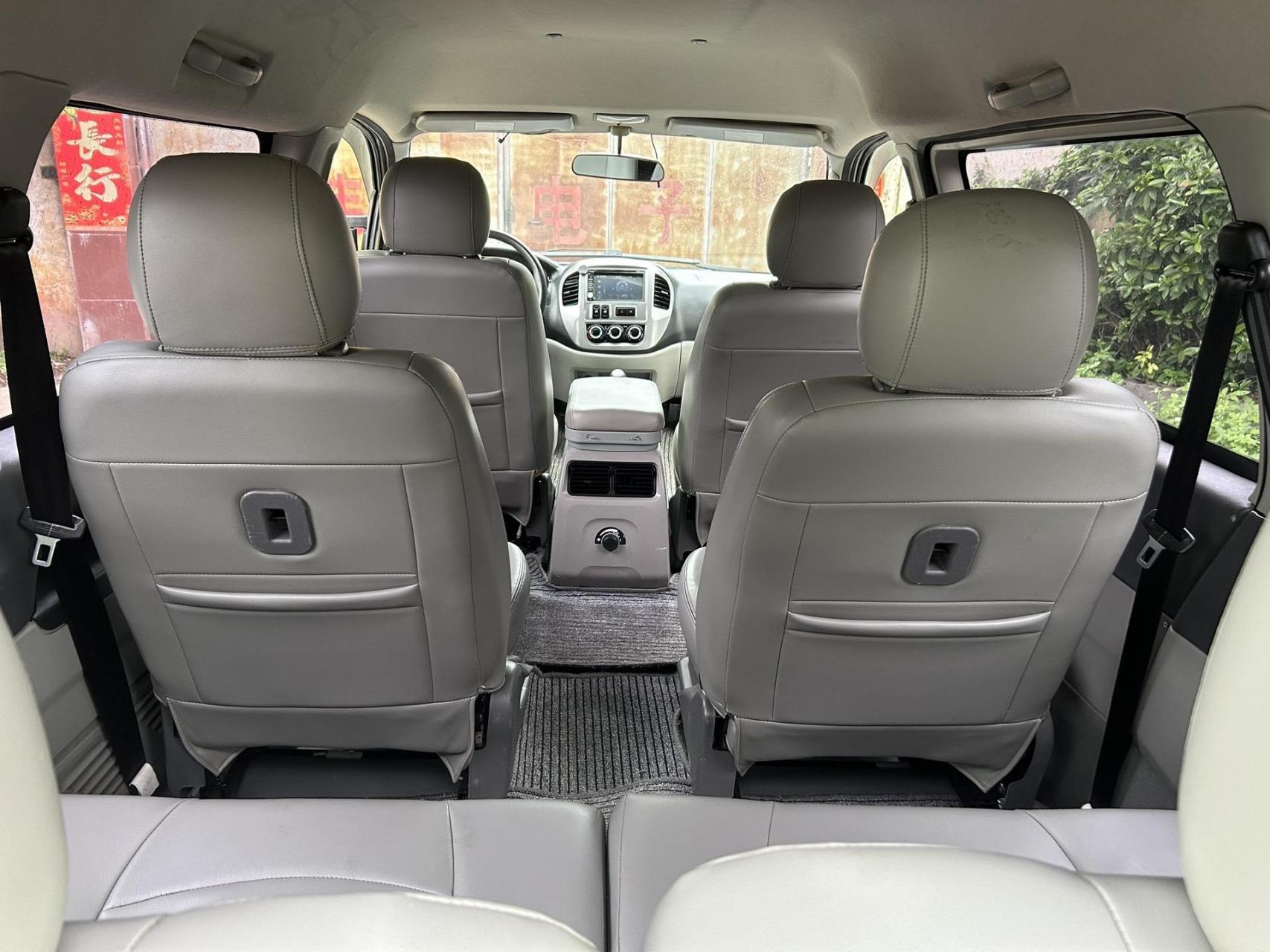 6l排量7座大商务车,2 2 3 座椅布局,后排多功能折叠座椅,载人 拉货一