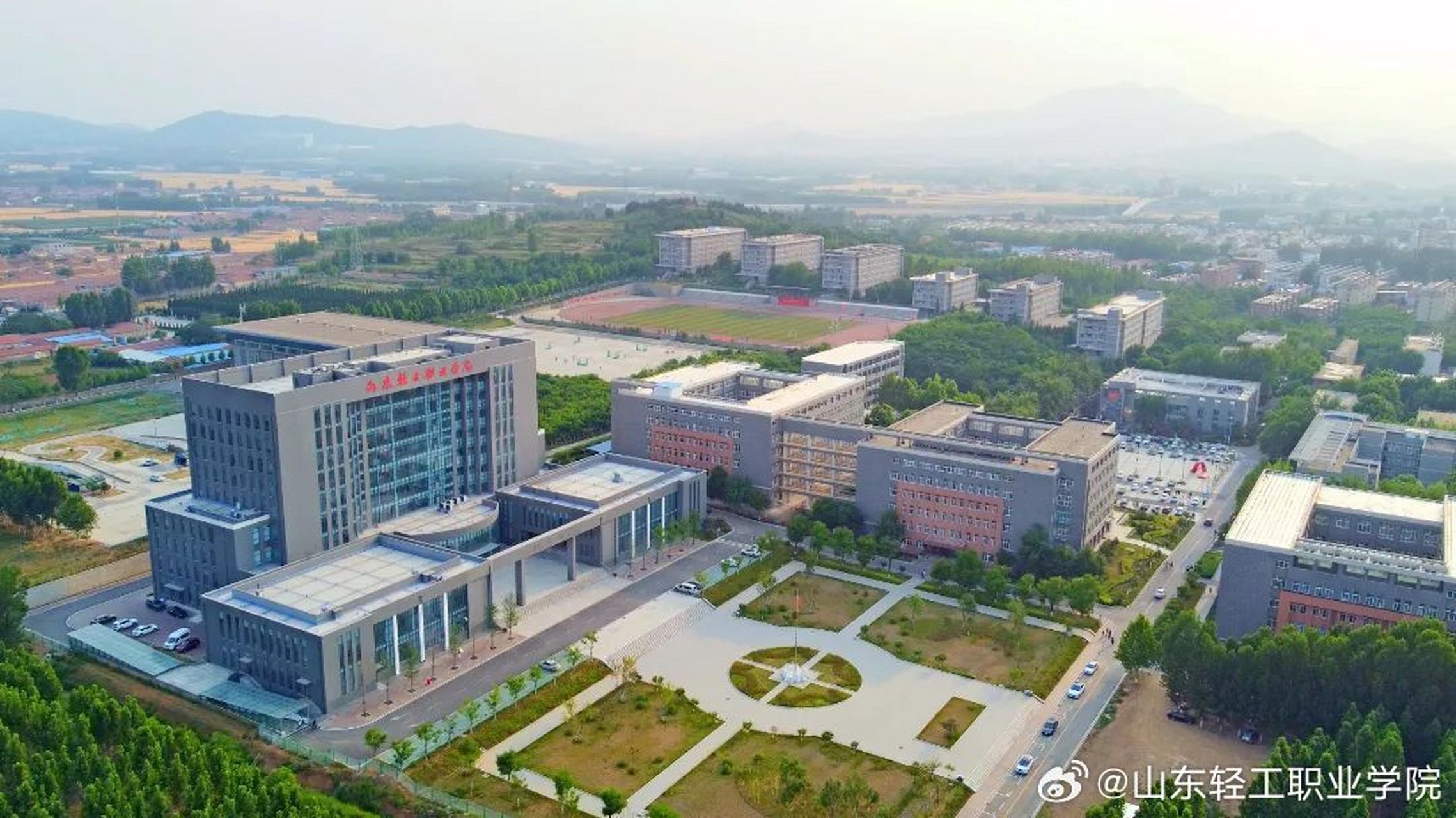 山东轻工职业学院#早安,山轻院     高贵的心灵也许会在岁月里与铀鬃