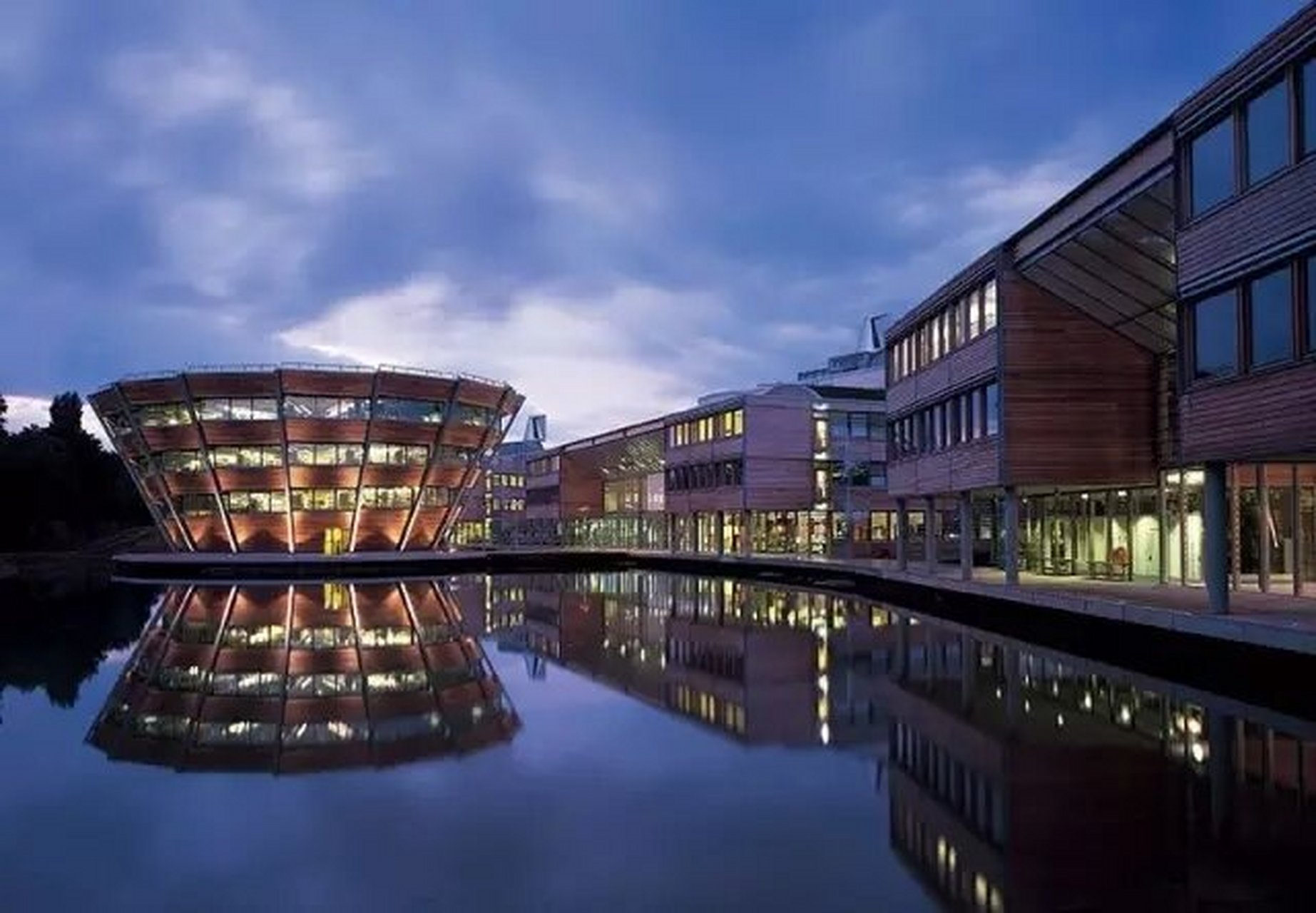 诺丁汉大学——university of nottingham 在英国心脏地带,矗立着一座