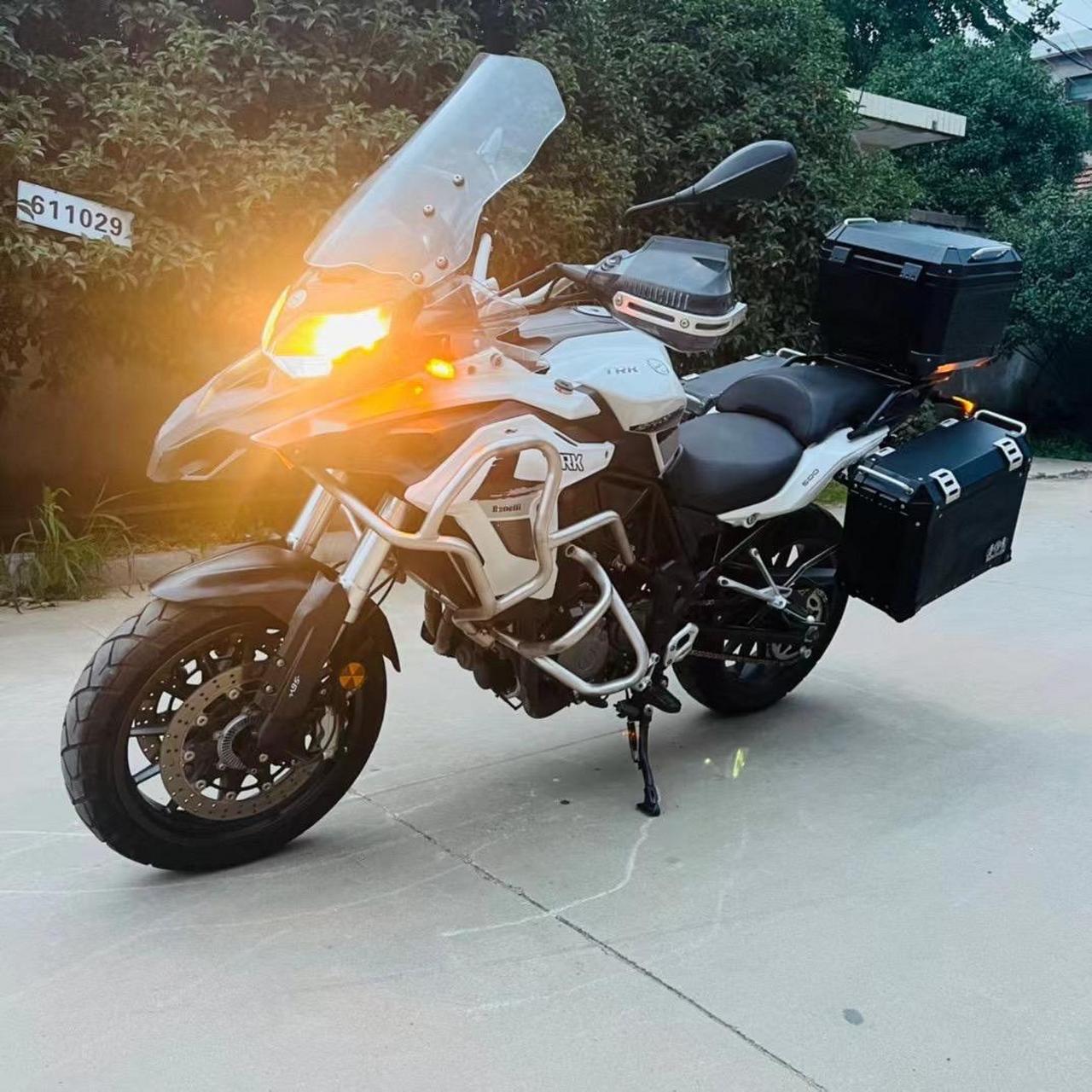 19年贝纳利金鹏502trk版水鸟拉力,高配abs版,液晶仪表,铝合金三箱齐全