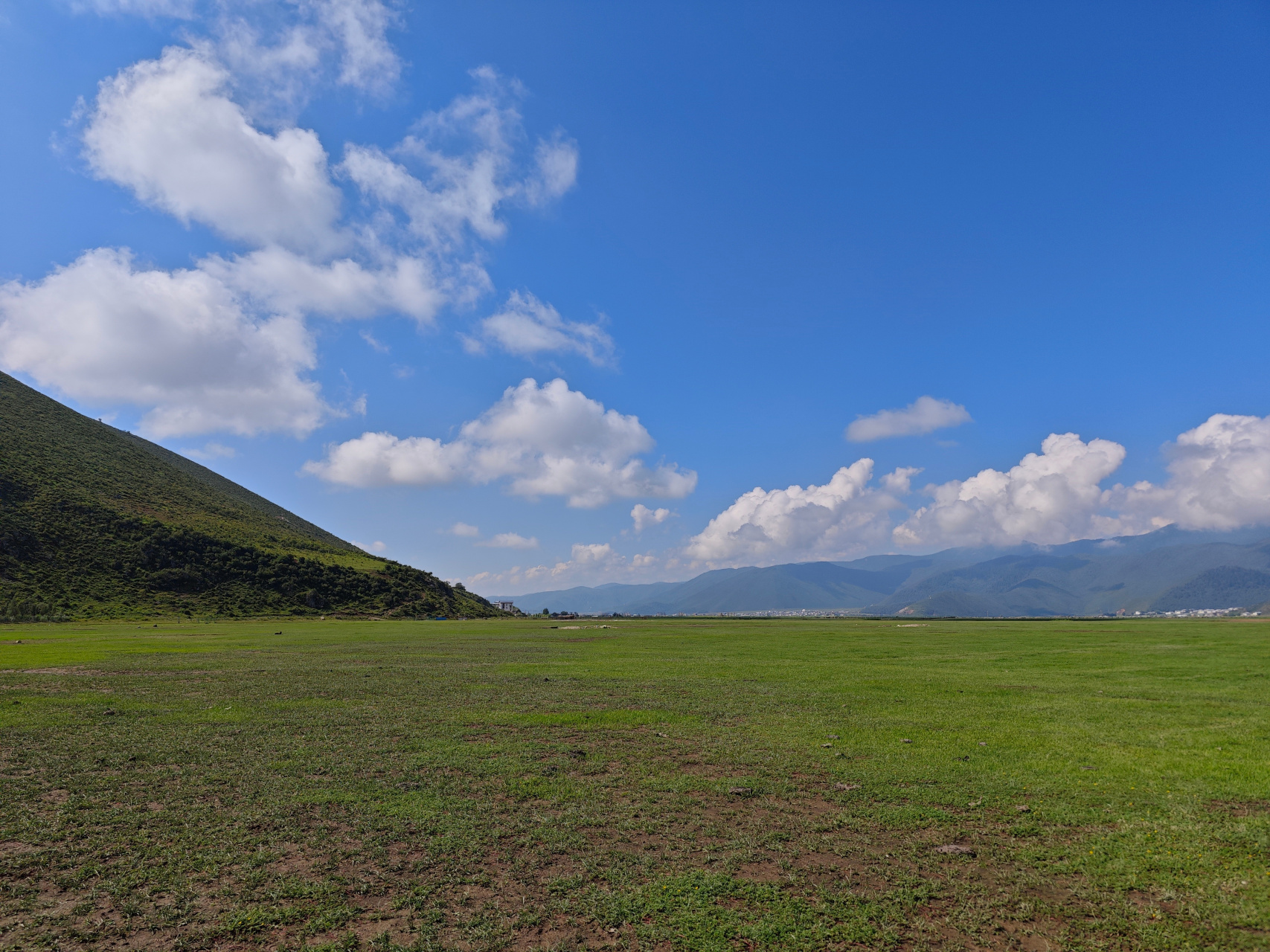 香格里拉纳帕海依拉草原风光摄影,拍得很随意,凑合看吧,一会儿重点看