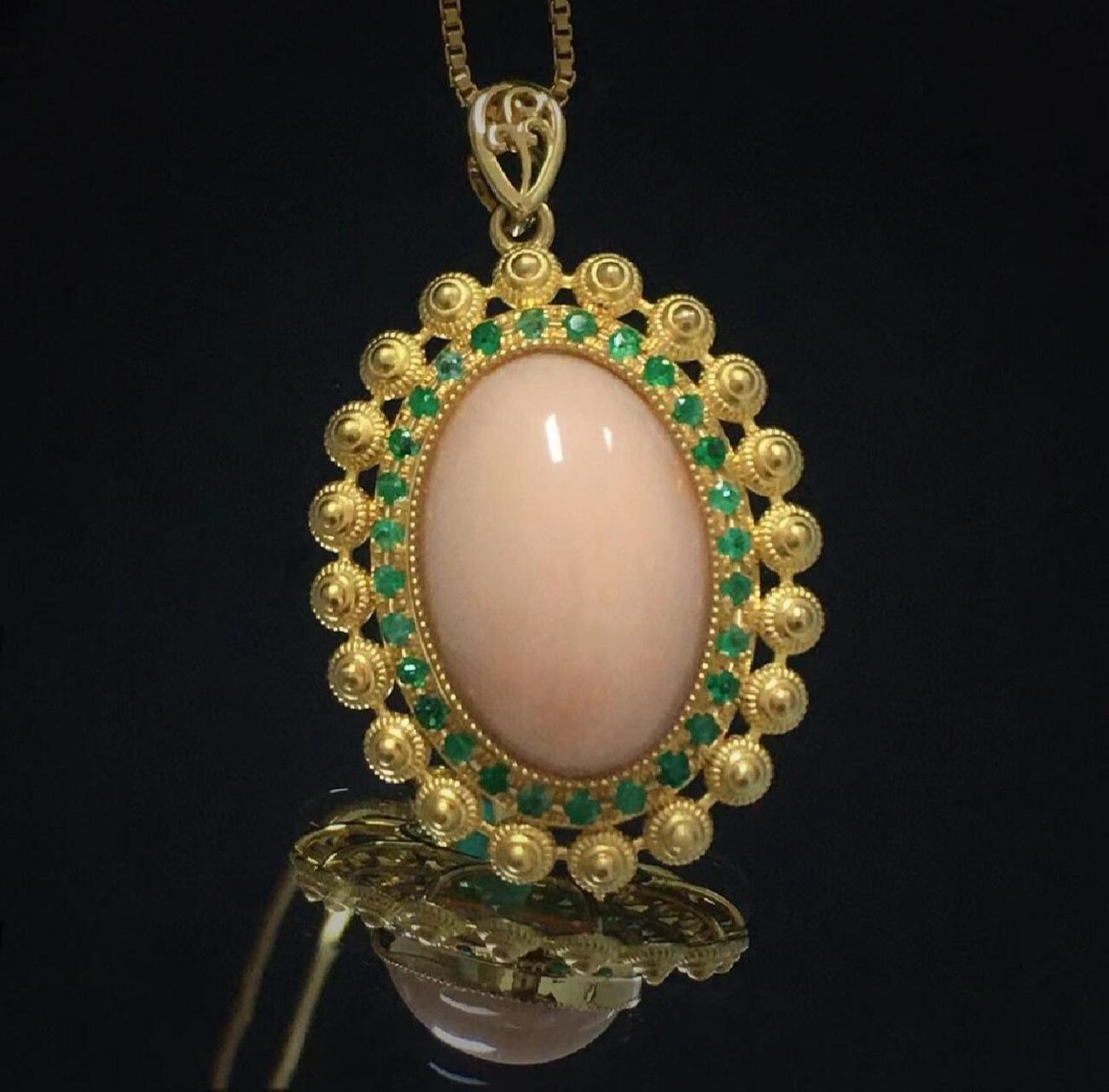 "孩儿面"是一种粉色的红珊瑚,属于莫莫(momo)珊瑚,因其颜色像小孩脸颊