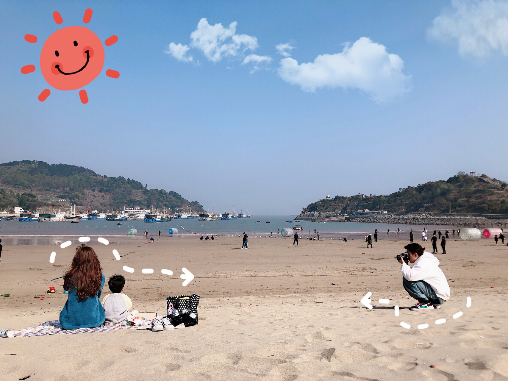 温州:苍南雾城月亮湾沙滩 一个拿单反的爹,一个爱玩沙子的娃,一个爱