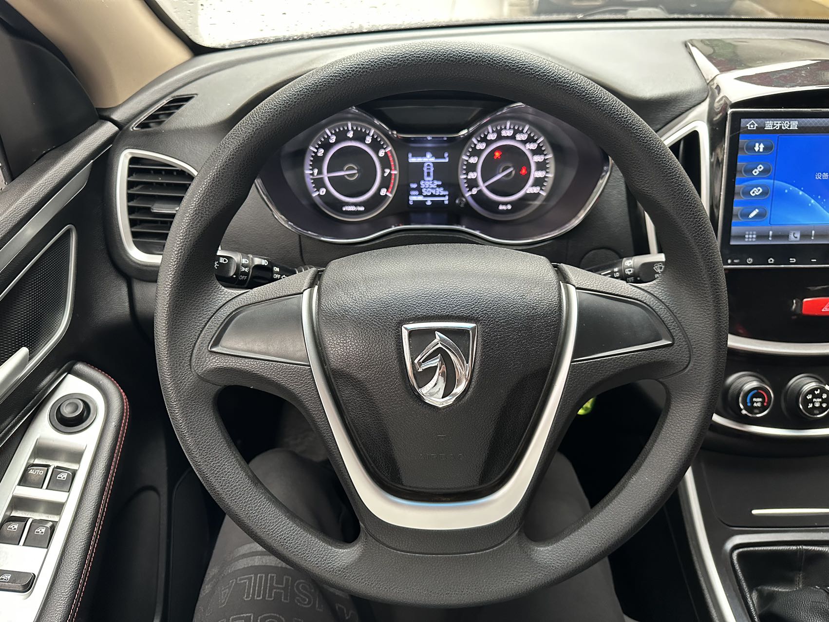 17年宝骏560,手动挡1.8排量,行驶5万多公里,车况精品!