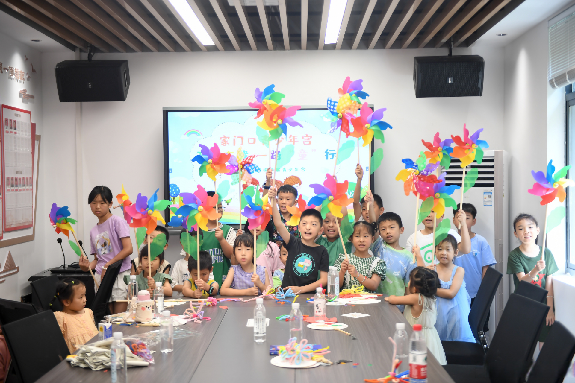让孩子乐在其中】近日,桐庐县城南街道平阳山社区联合桐庐县青少年宫