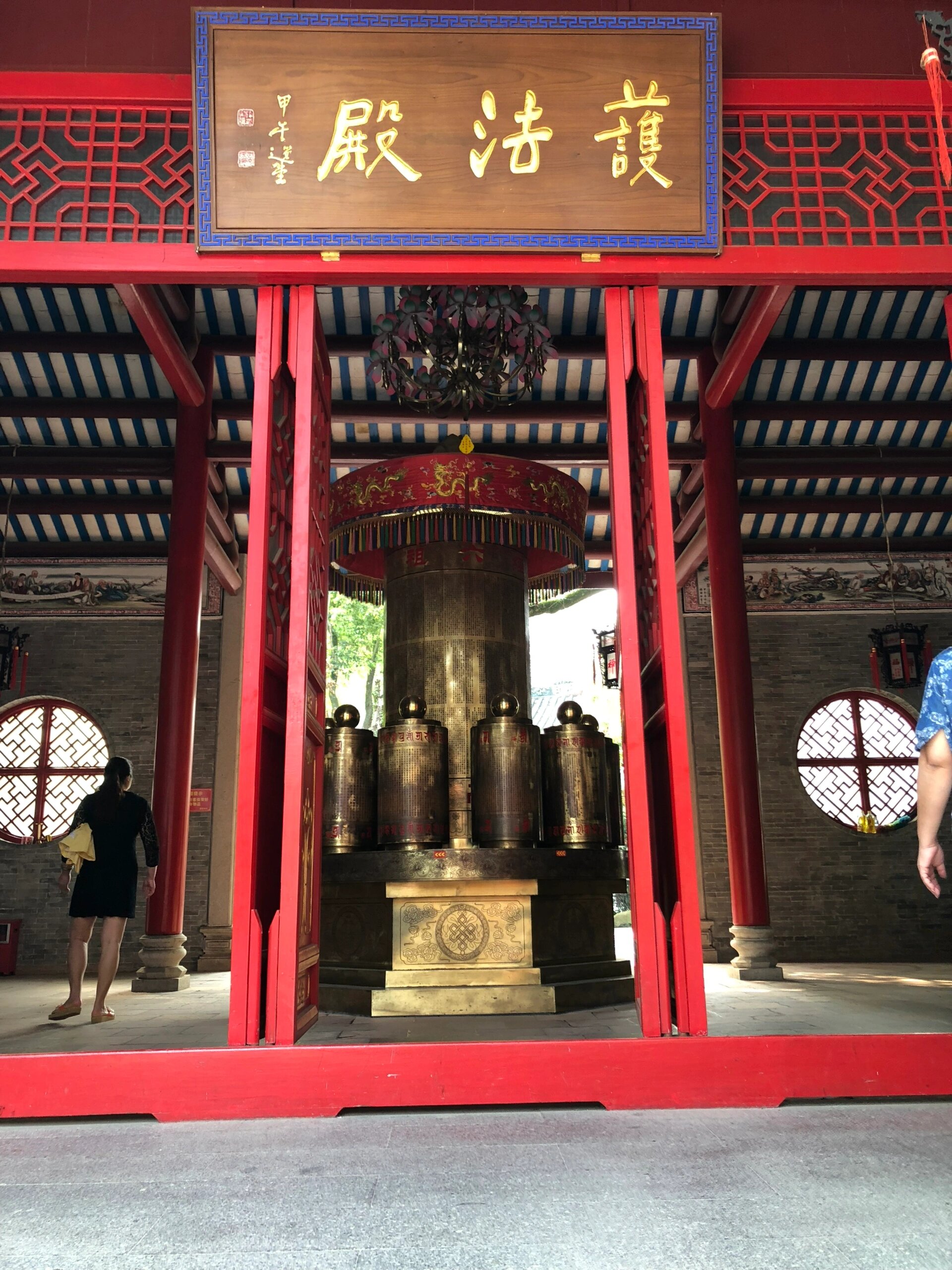 国恩寺位于广东新兴県禅宗六祖慧能的故乡 六祖乃禅宗南派之祖师,自