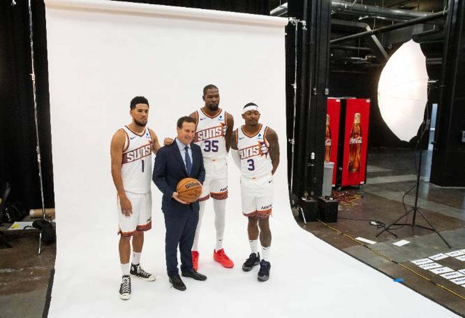 12月18日,在今日nba常规赛中,菲尼克斯太阳队在主场迎战华盛顿奇才队.