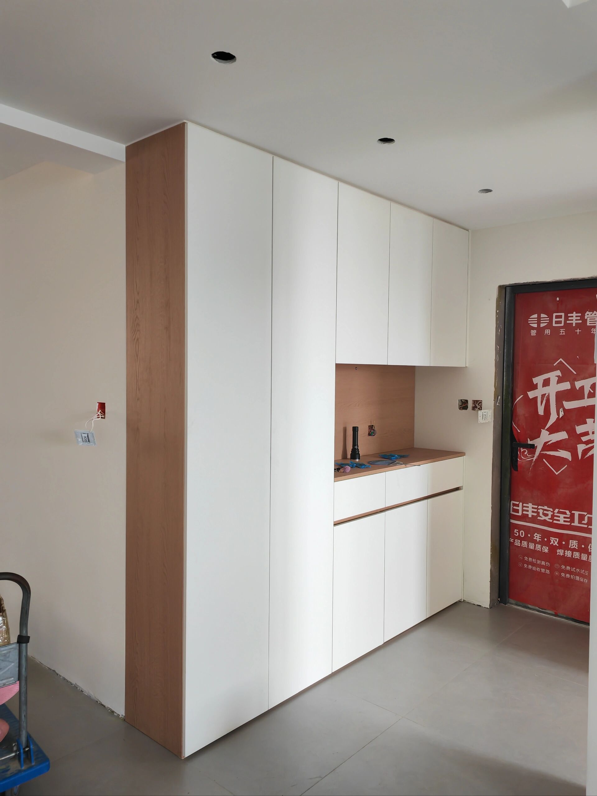 白色柜门加原木色柜体绝美