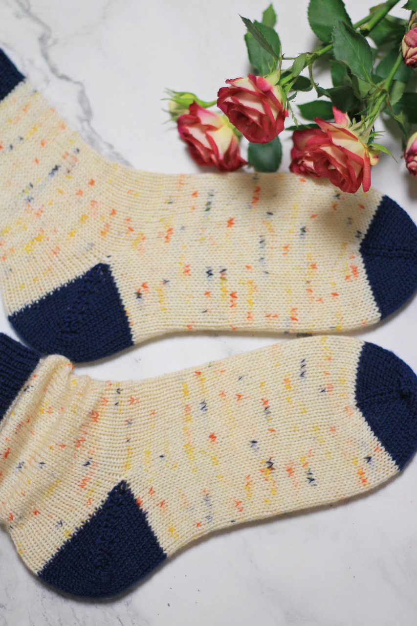 第三双袜子04 80%的防缩羊毛 20%的腈纶 比opal的线细软 上脚更舒服