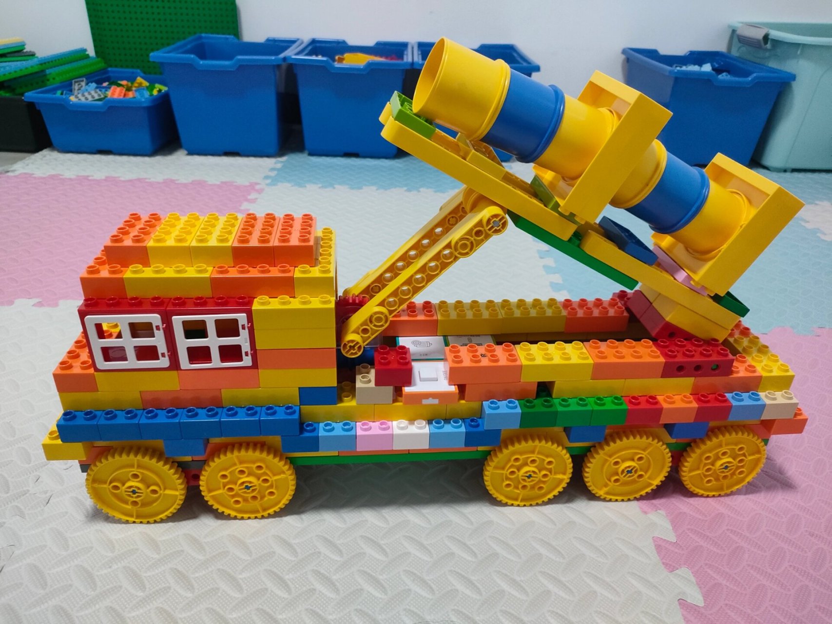 2.学习蜗轮蜗杆机构. 3.搭建一辆导弹发射车.#乐高