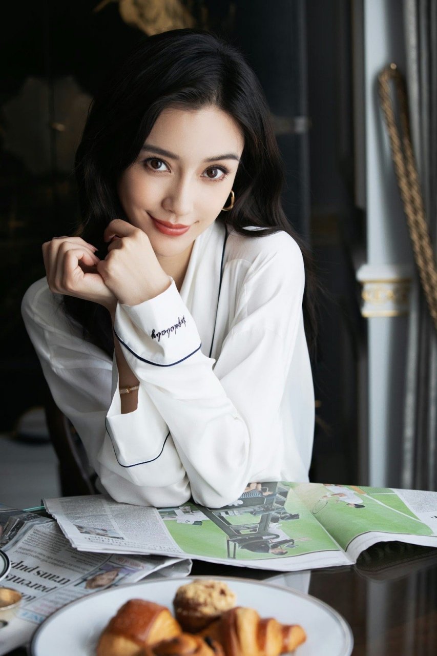 angelababy浴袍# 优雅迷人的浴袍佳人～鼻姐尊滴好美,就连穿浴袍都