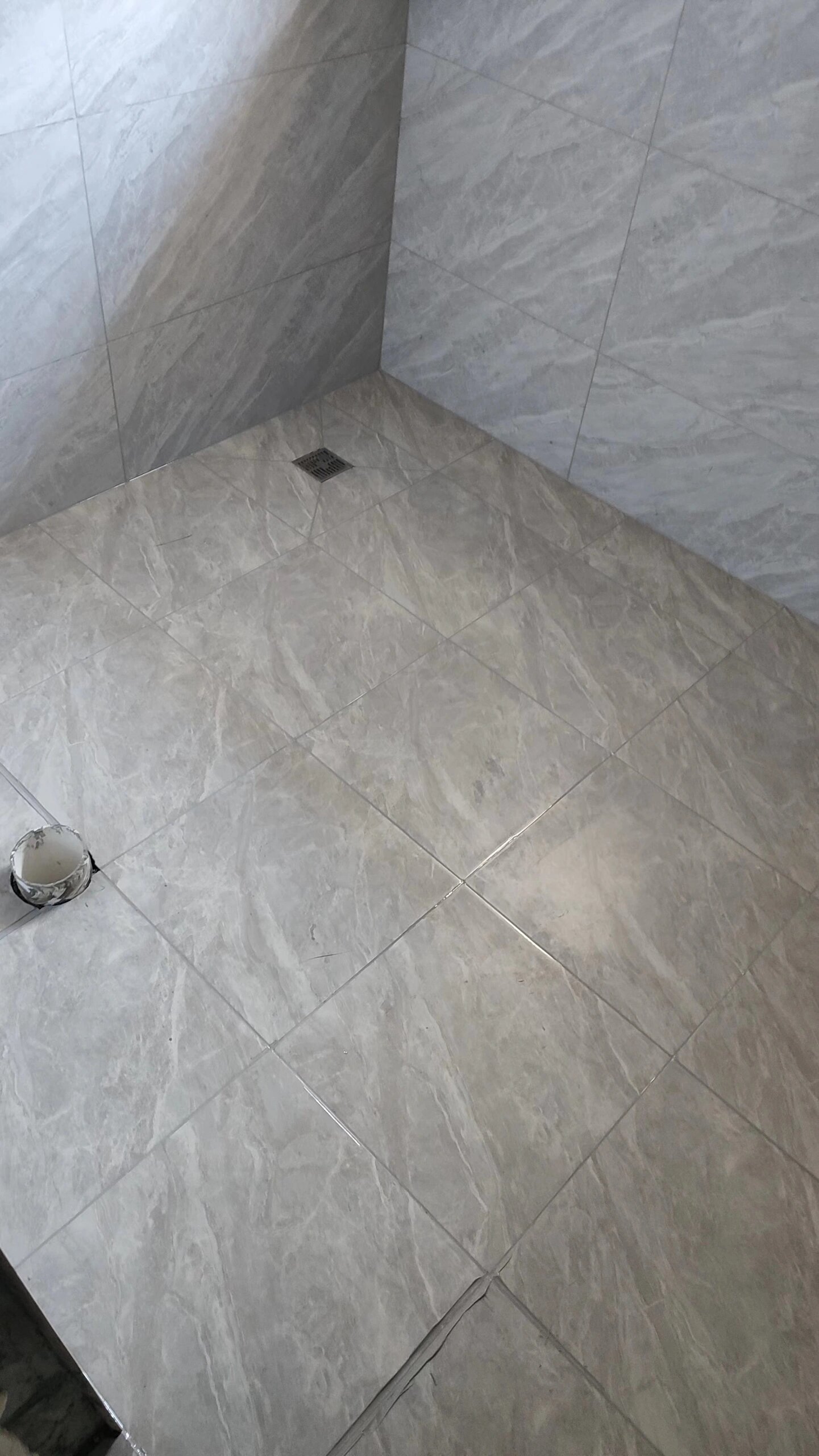 灰色瓷砖都给我选这个美缝剂