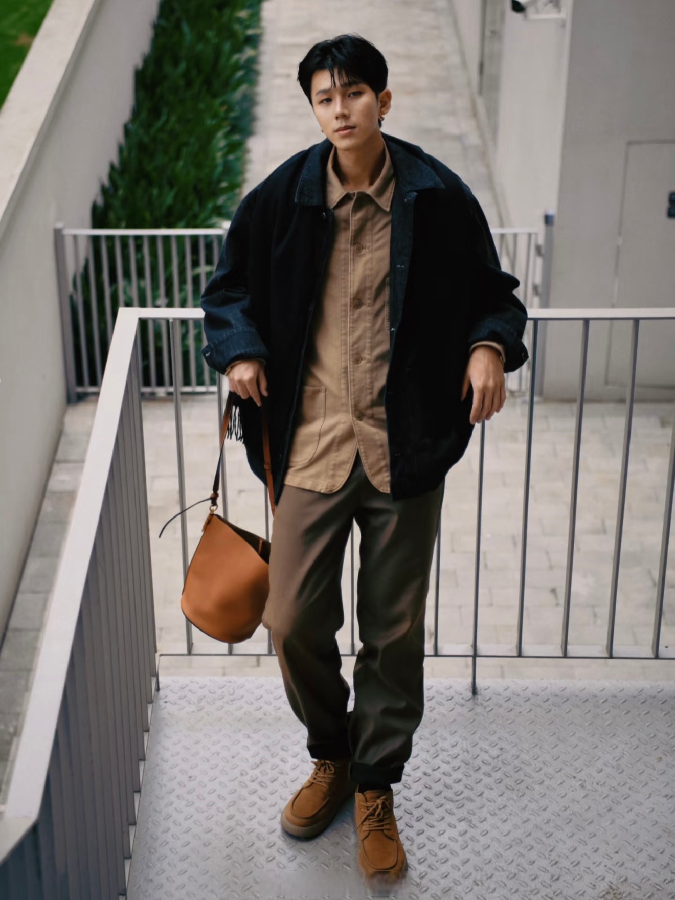 人在长宁,最近的街景格外美丽,到了秋冬满街的帅哥打扮都很卷,即便买