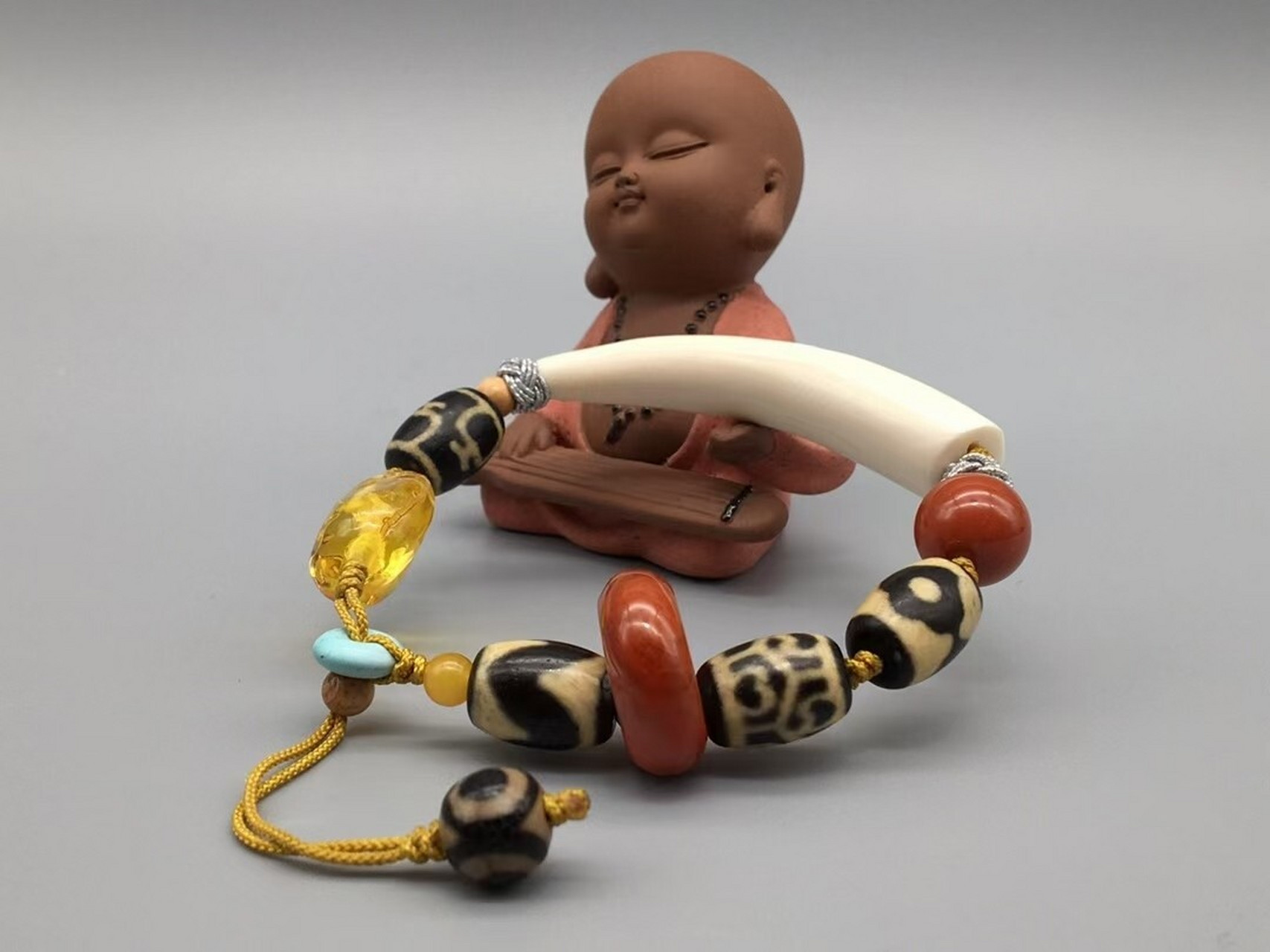 《多宝牙尖手串》猛犸象牙手串 精选猛犸优质冰料,牙纹清晰,料质油润