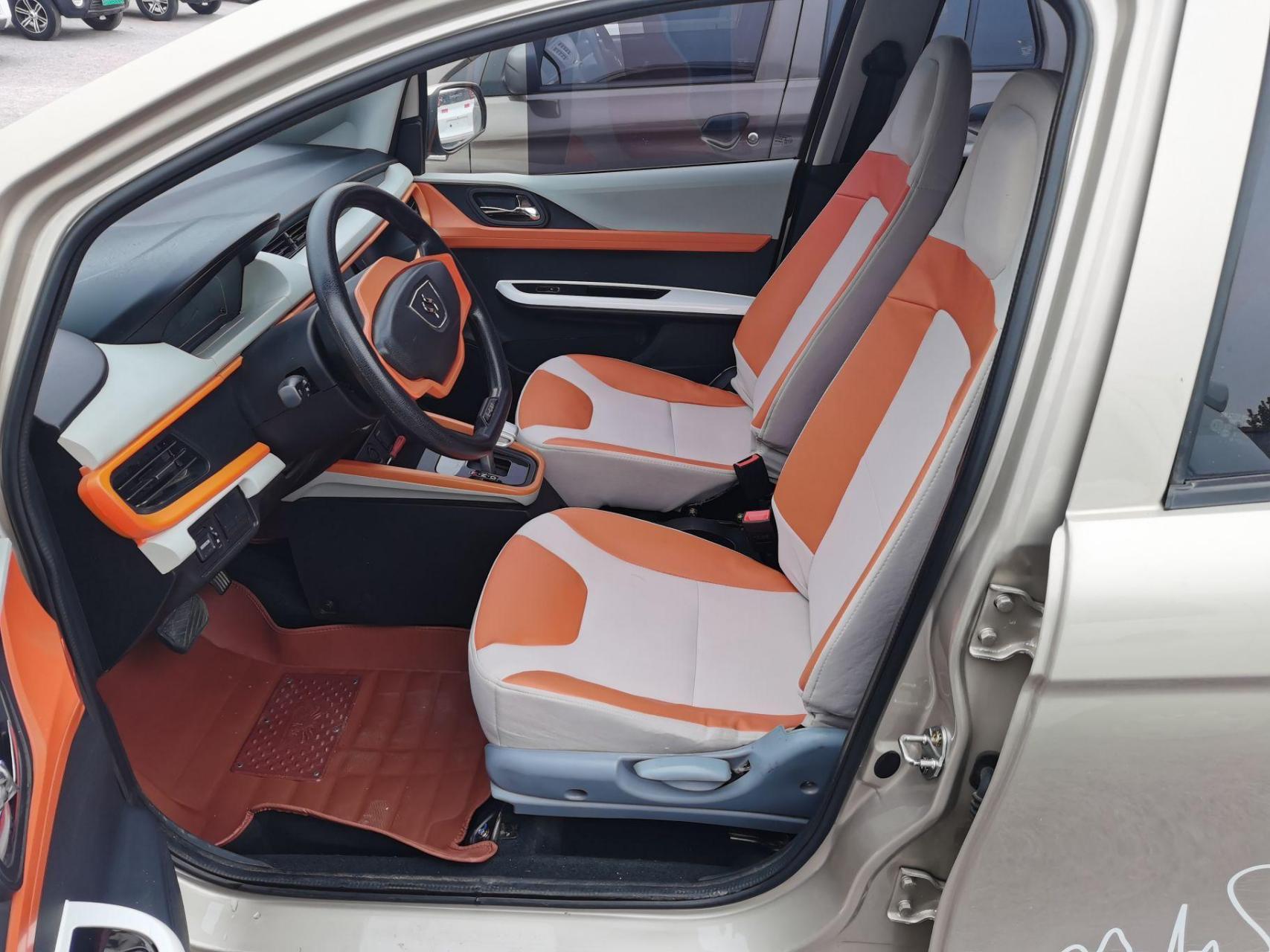 新款易咖x6,套色内饰,六块100安的大电池,车子嘎嘎嘎新!价格便宜