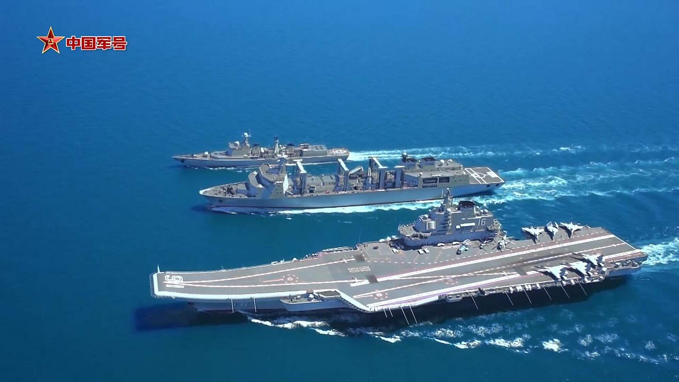 当年辽宁号航母舰岛上还刷了舷号16, 实践下来,识别方面意义不大,咱现