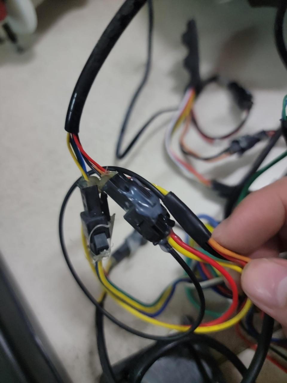 koon电动滑板车放久不开机不能充电 检查后发现电池低压重新激活接上