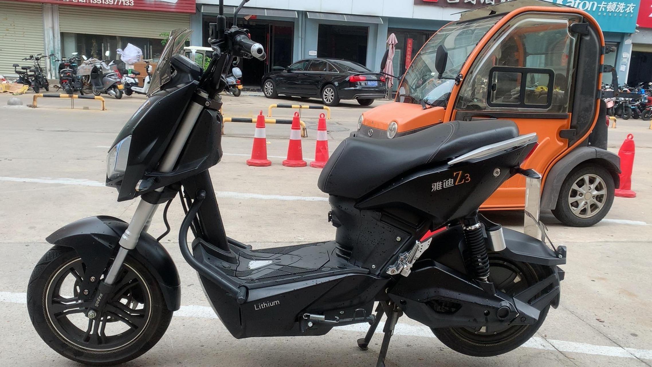 最新拿下,雅迪极光系列最高配,雅迪z3 ,车子成色八九成新,前后12寸