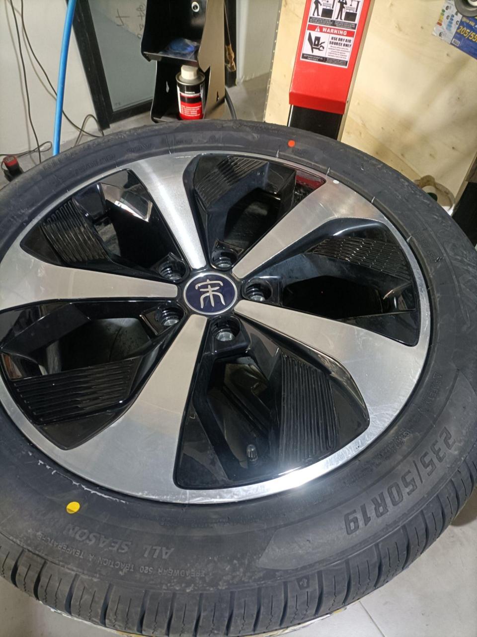 比亚迪宋更换森麒麟235/50r19. 四条 静音舒适之选